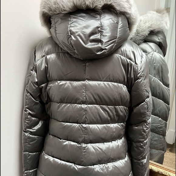 MAXIMILIAN silver fur coat - Picture 9 of 16